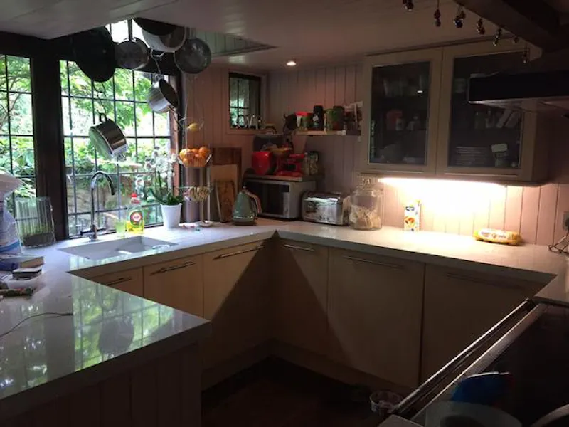 Kitchen at Film location D2254 in London (photo 5)