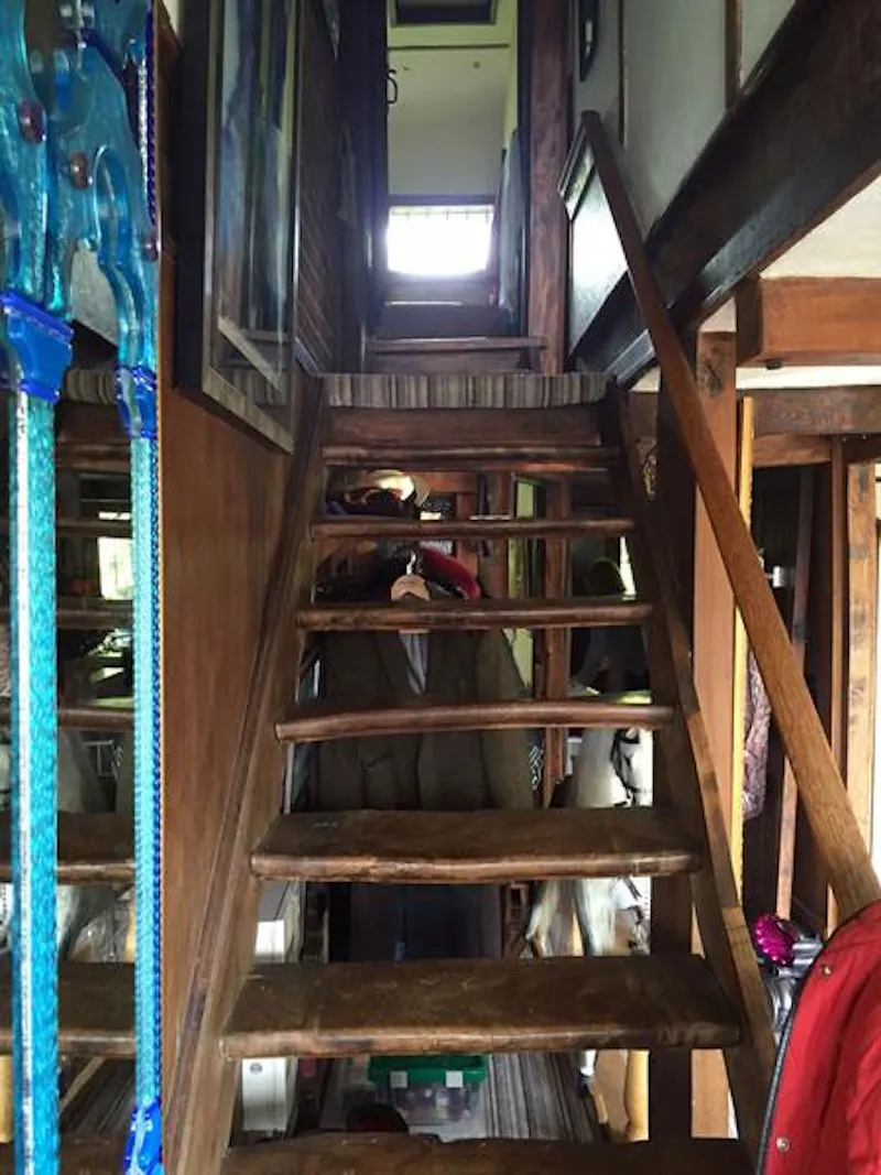 Staircase at Film location D2254 in London (photo 8)