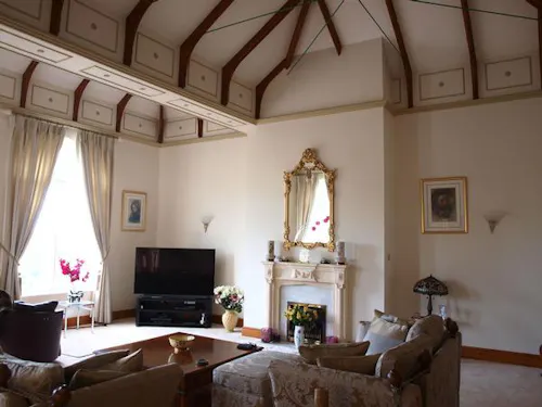 Wing of Evesham manor house, G97