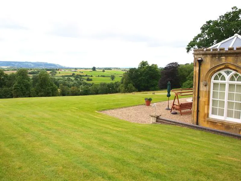 Views - country at Wing of Evesham manor house, G97 (photo 8)