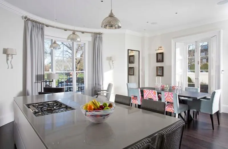 Dining room at Glamorous Richmond house, A1410 (photo 5)