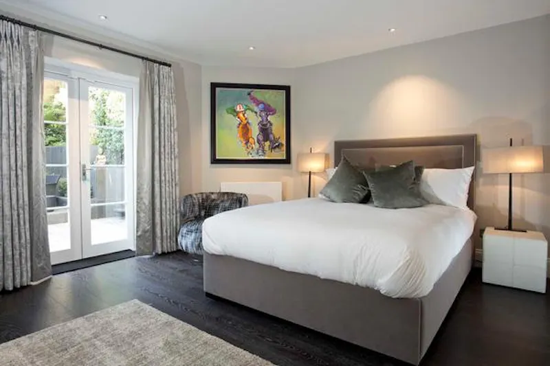 Bedroom at Glamorous Richmond house, A1410 (photo 8)