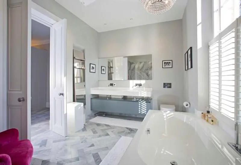 Bathroom at Glamorous Richmond house, A1410 (photo 9)