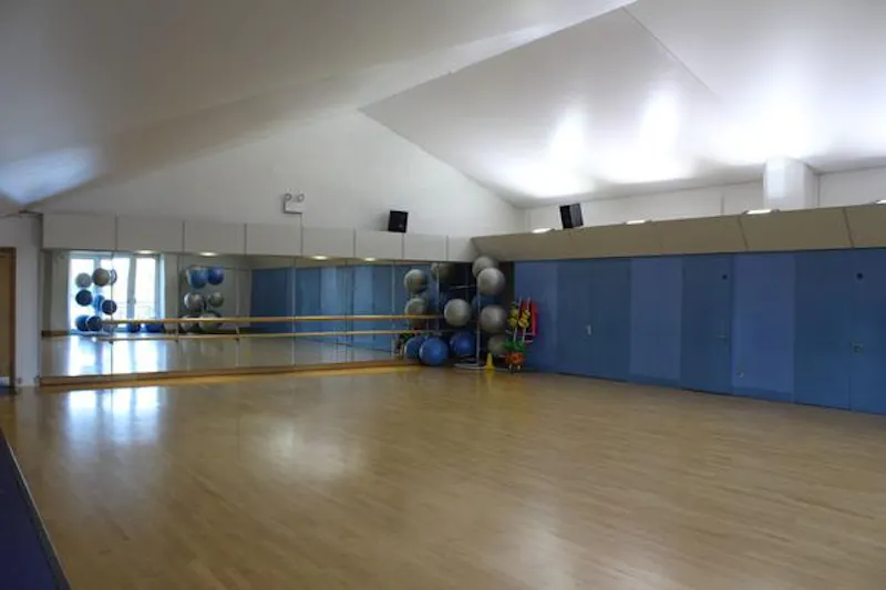 Dulwich school sports club, J215 (photo 46)