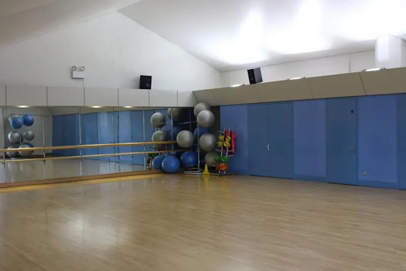 Dulwich school sports club, J215 (photo 49)