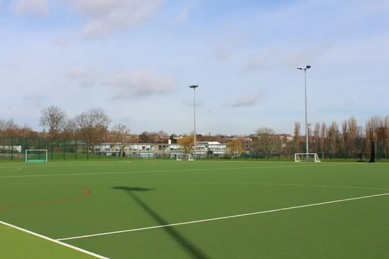 Dulwich school sports club, J215 (photo 72)