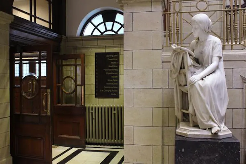 Entrance hall at 1920s Art Deco Bayswater spa, P89 (photo 2)