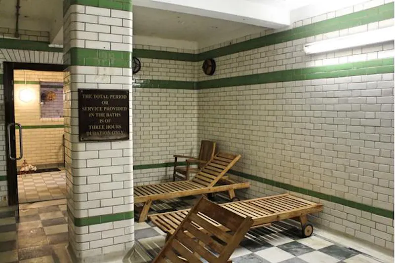 Tiled at 1920s Art Deco Bayswater spa, P89 (photo 13)