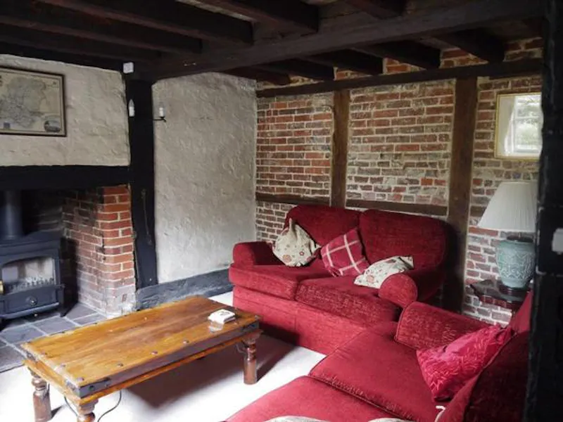 Fireplace at Film location C869 in Hampshire (photo 3)
