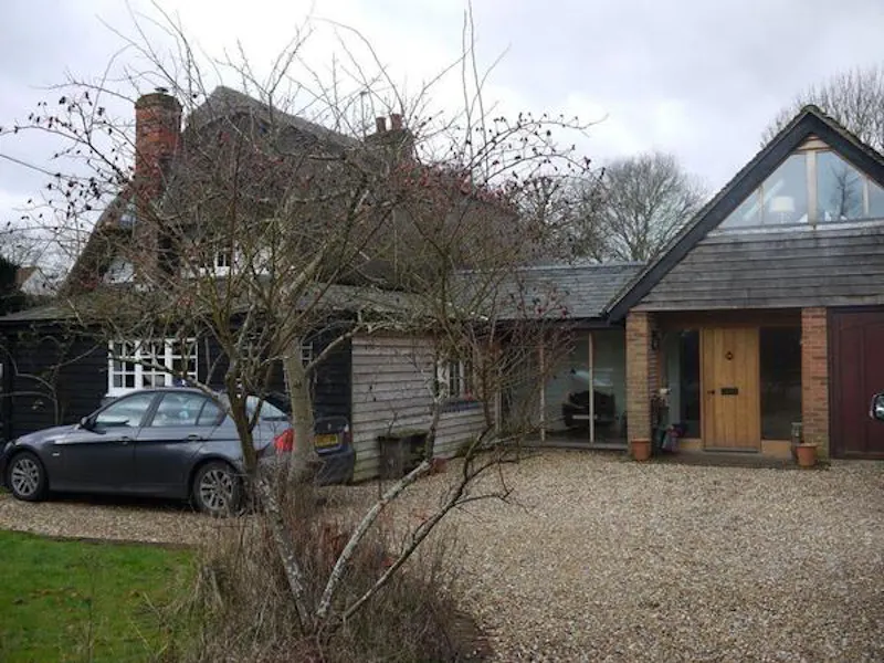 Driveway at Film location C869 in Hampshire (photo 25)