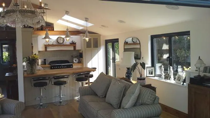 Open plan at Film location D2259 in East Sussex (photo 3)