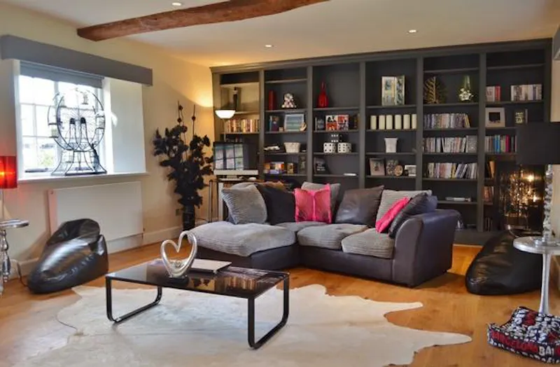 Living Room at Film location H1011 in Oxfordshire (photo 4)