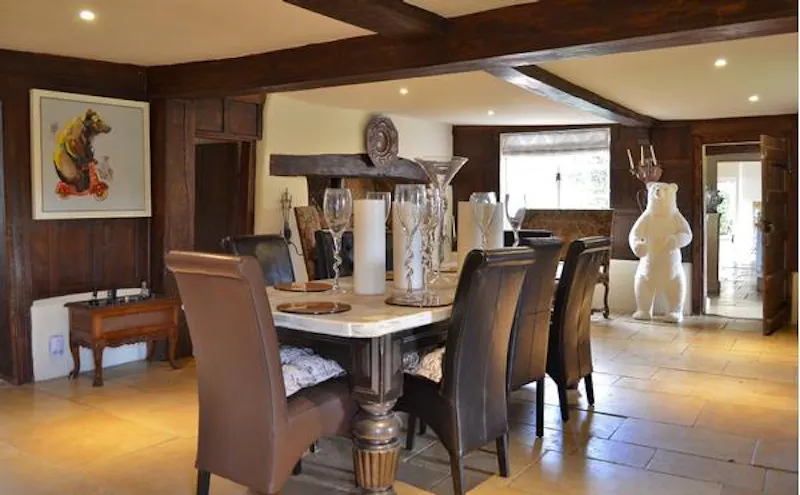 Dining room at Film location H1011 in Oxfordshire (photo 6)