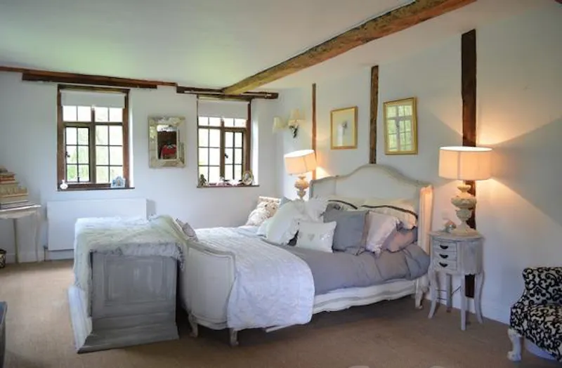 Bedroom at Film location H1011 in Oxfordshire (photo 10)