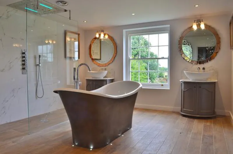 Bathroom at Film location H1011 in Oxfordshire (photo 13)