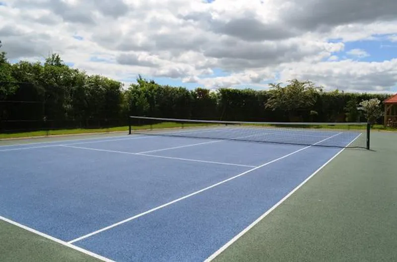 Tennis court at Film location H1011 in Oxfordshire (photo 18)