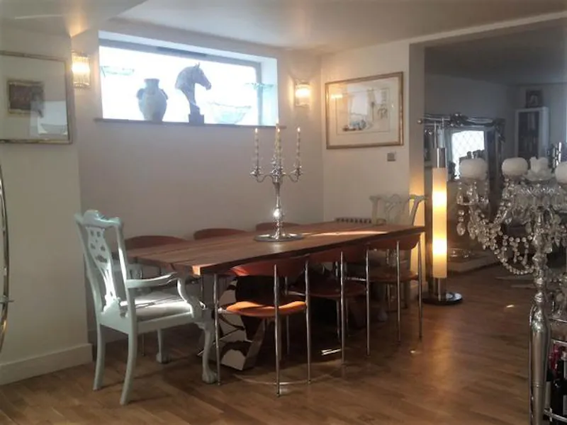 Dining room at Lovely Leyton house, B1722 (photo 13)