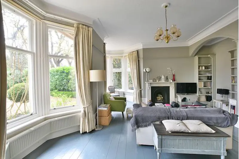 Living Room at Substantial Surbiton house, B1723 (photo 4)