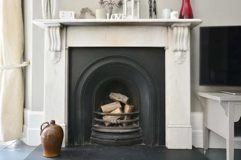 Fireplace at Substantial Surbiton house, B1723 (photo 6)