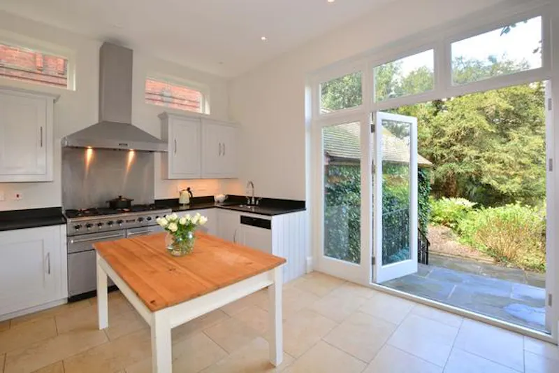 Substantial Surbiton house, B1723 (photo 11)