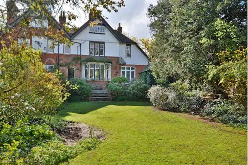 Garden at Substantial Surbiton house, B1723 (photo 23)