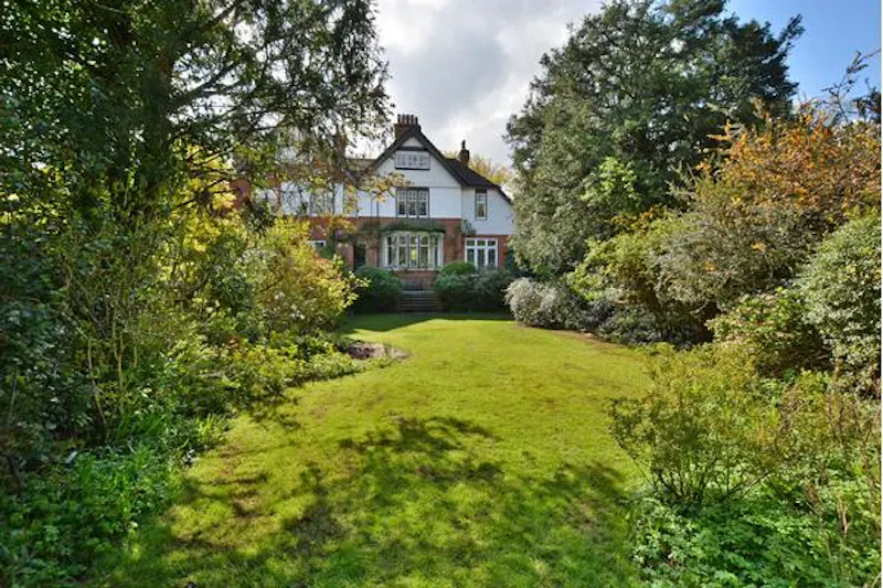 Substantial Surbiton house, B1723 (photo 24)
