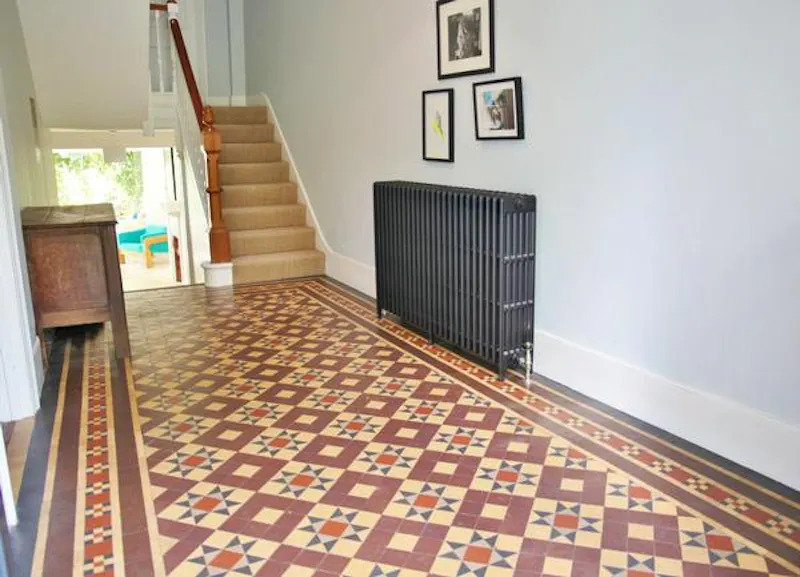Entrance hall at Film location E428 in London (photo 2)