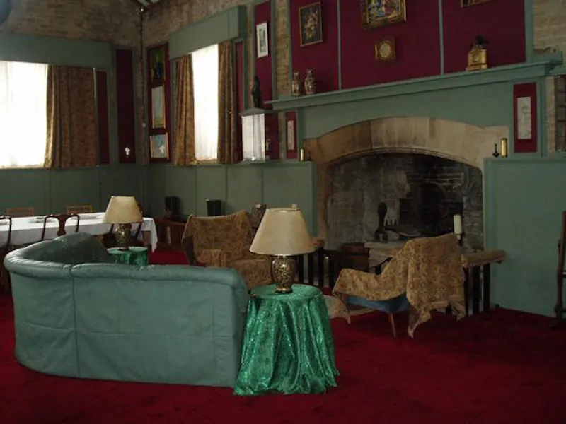 Converted historic hall in Dewsbury, G98 (photo 2)