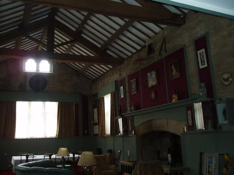 Converted historic hall in Dewsbury, G98 (photo 3)