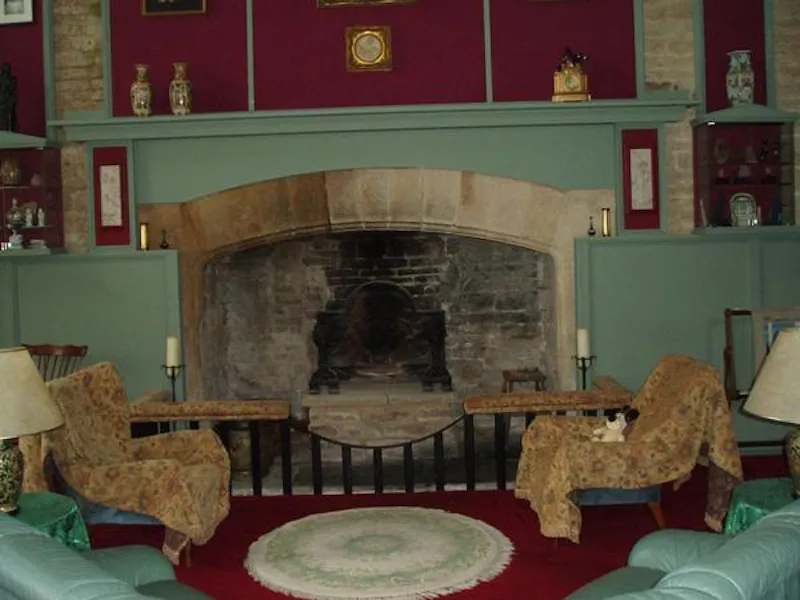 Converted historic hall in Dewsbury, G98 (photo 4)