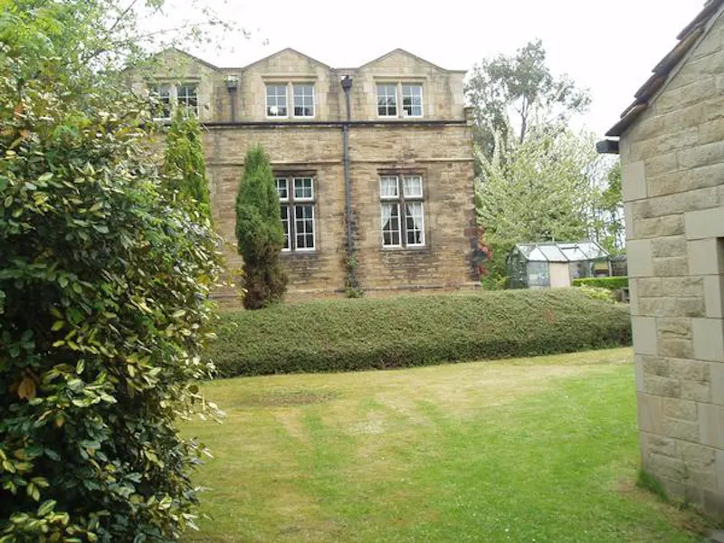 Converted historic hall in Dewsbury, G98 (photo 13)
