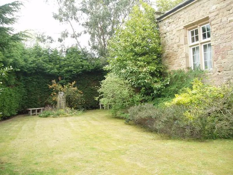 Garden at Converted historic hall in Dewsbury, G98 (photo 17)