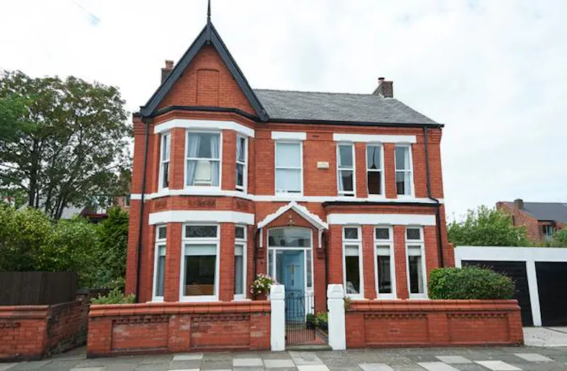 Family home in Crosby, B1724 (photo 1)