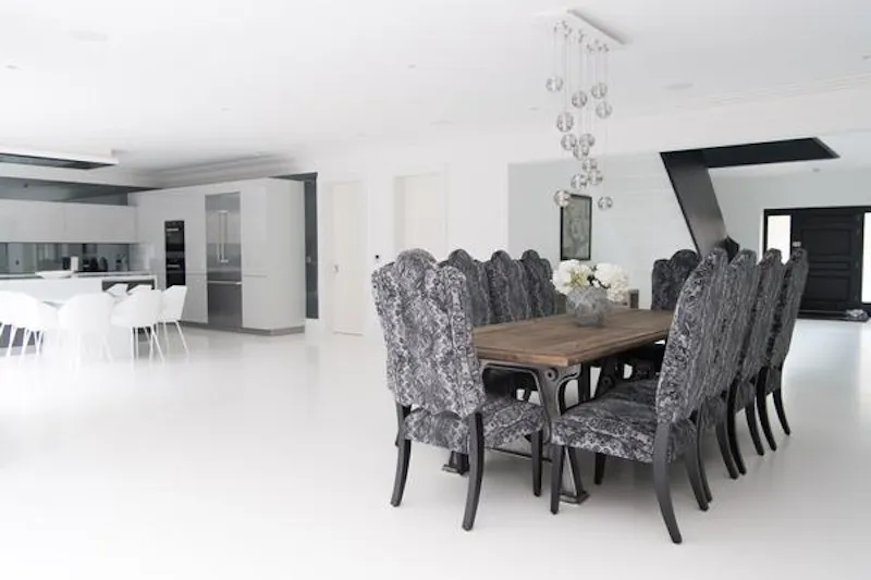 Dining room at Mill Hill monochrome mansion, D2261 (photo 10)