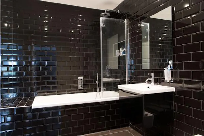 Bathroom at Mill Hill monochrome mansion, D2261 (photo 34)