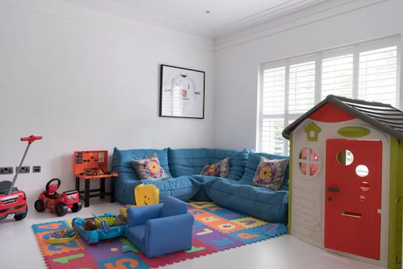 Nursery at Mill Hill monochrome mansion, D2261 (photo 47)