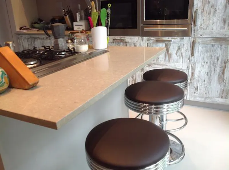 Kitchen island at Kilburn contemporary flat, B1726 (photo 13)