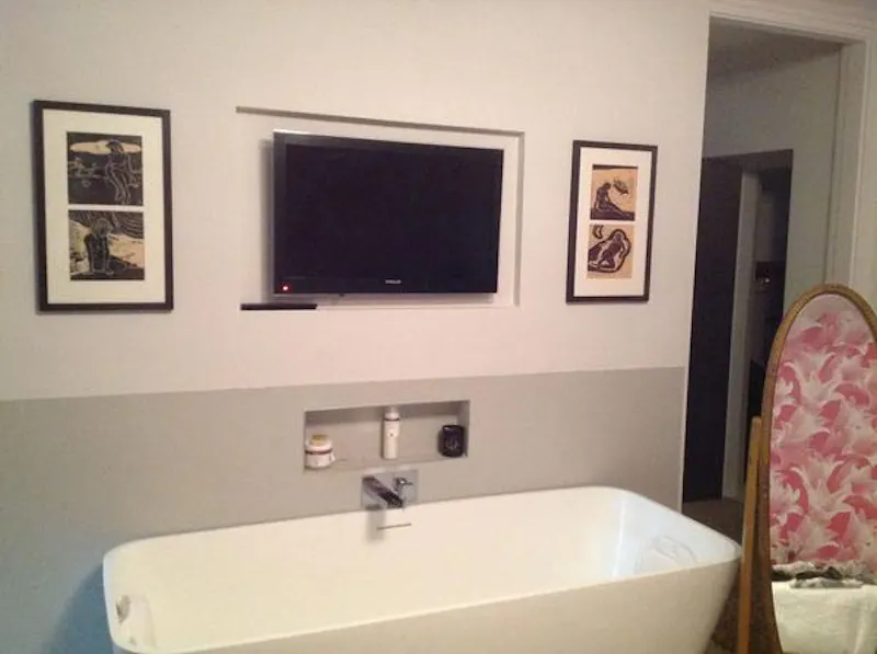 Bathroom at Kilburn contemporary flat, B1726 (photo 19)