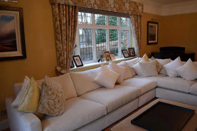 Living Room at Film location D2264 in Kent (photo 4)
