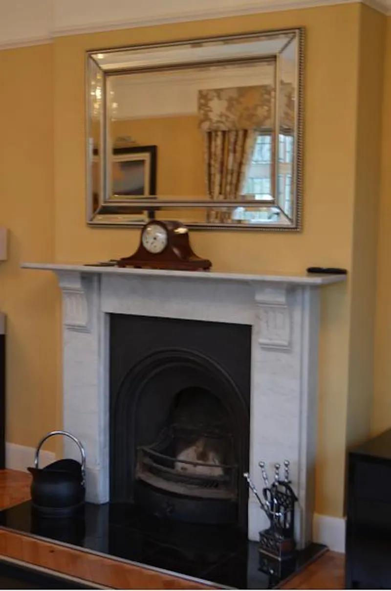 Fireplace at Film location D2264 in Kent (photo 5)