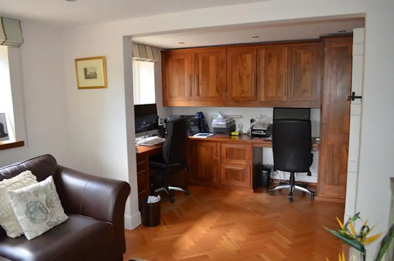Study at Film location D2264 in Kent (photo 16)
