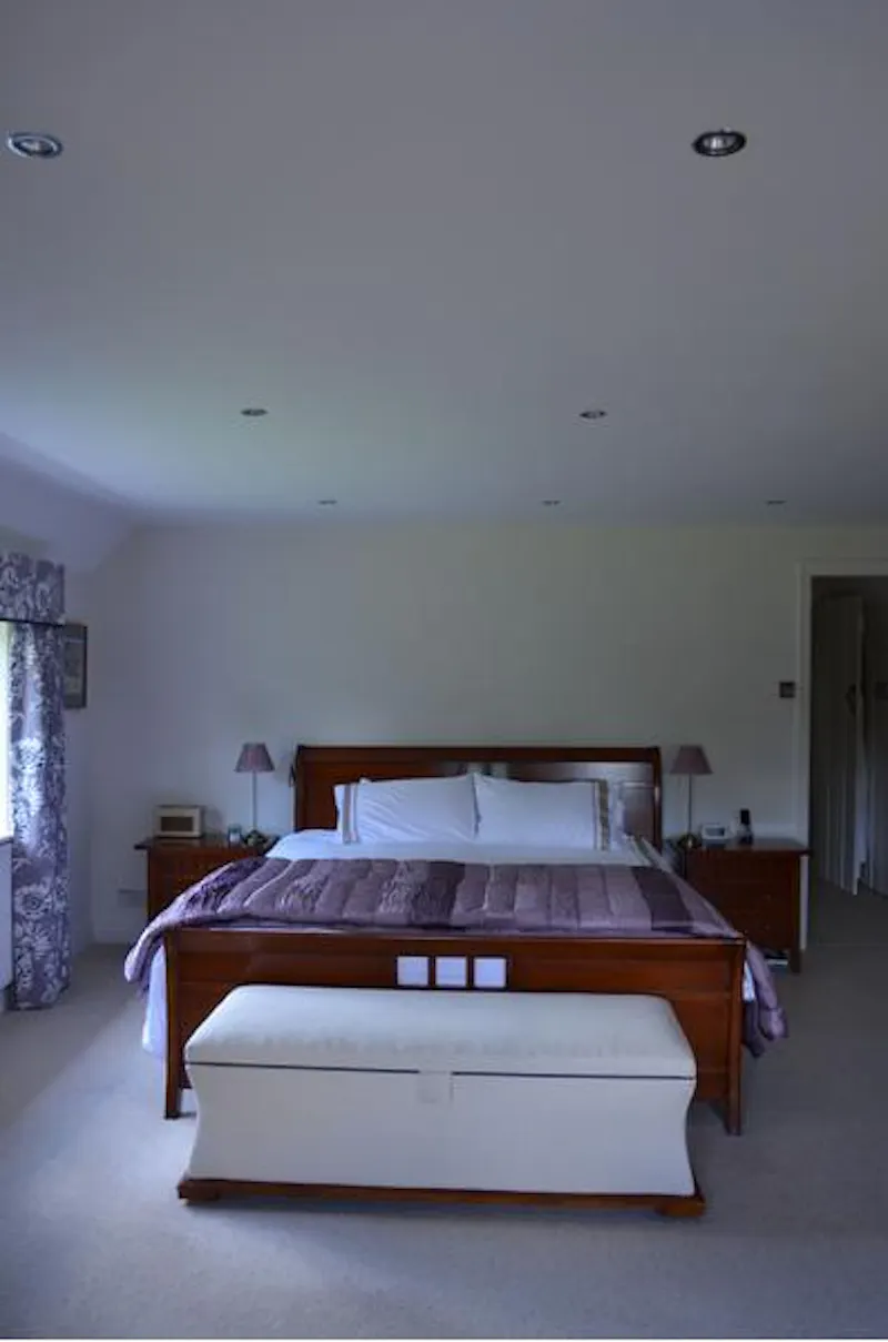 Bedroom at Film location D2264 in Kent (photo 18)