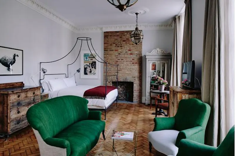 Bedroom at Film location R801 in London (photo 11)