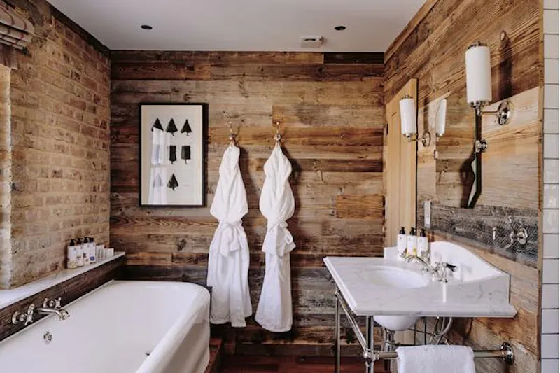 Bathroom at Film location R801 in London (photo 16)