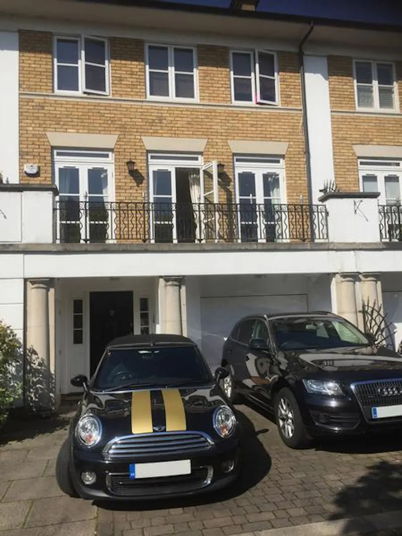 Driveway at Riverside Chiswick townhouse, D2265 (photo 1)