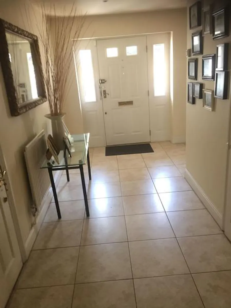 Entrance hall at Riverside Chiswick townhouse, D2265 (photo 2)