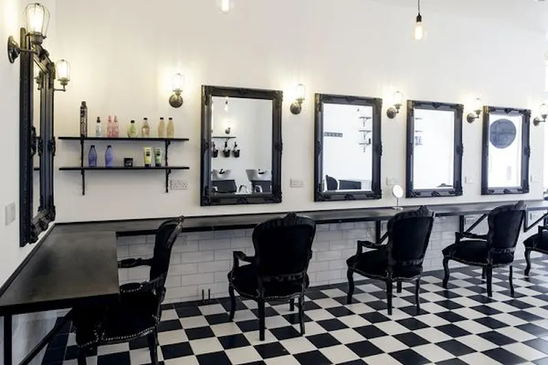Tiled at Film location SHOP30 in London (photo 2)