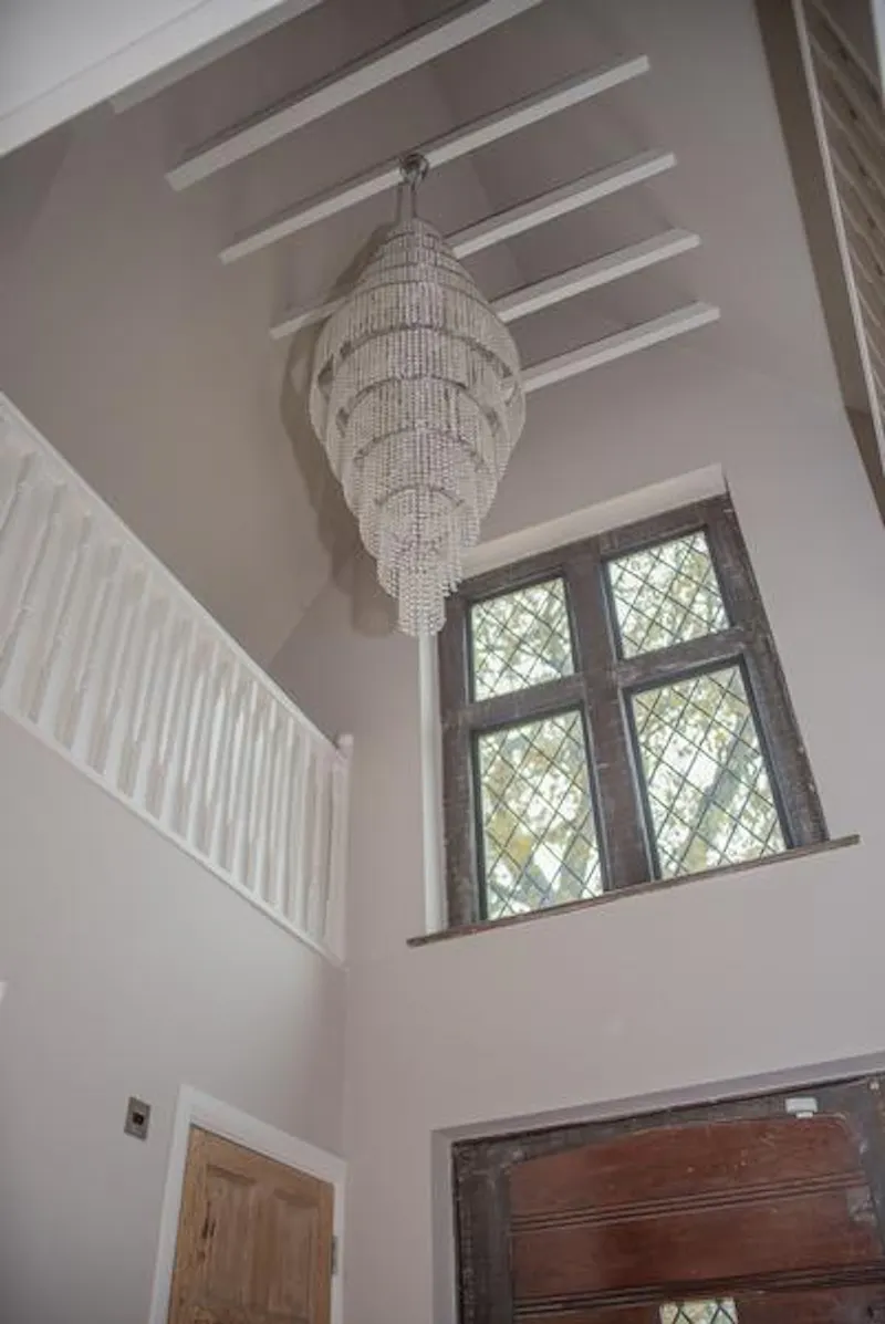 Tudor style Banstead home, M70 (photo 5)