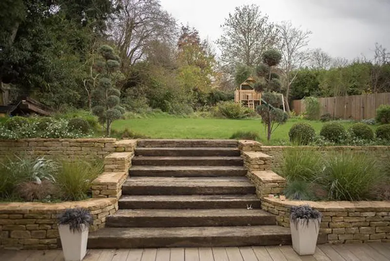 Garden at Tudor style Banstead home, M70 (photo 7)