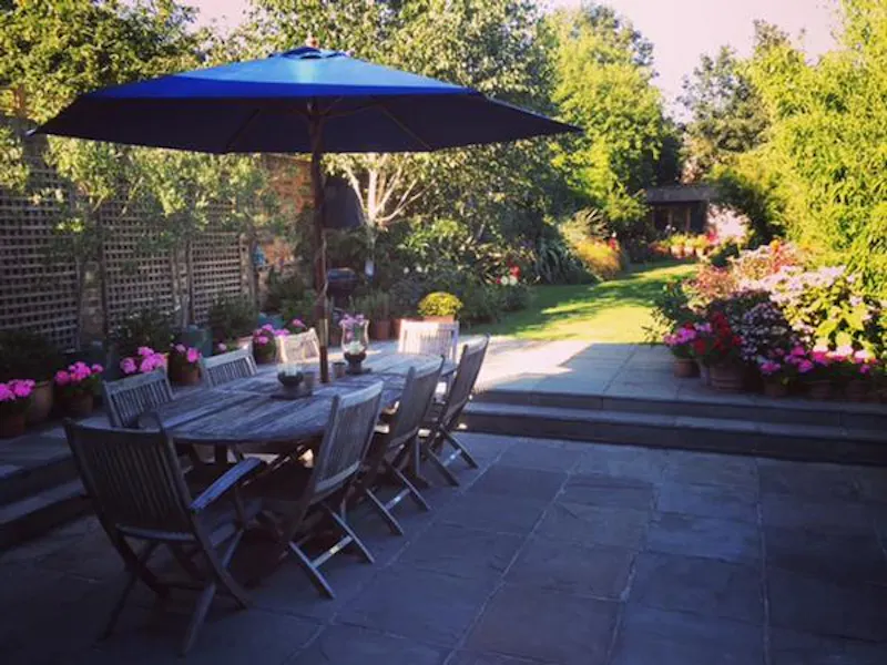 Terrace/Patio at Film location D2266 in London (photo 22)